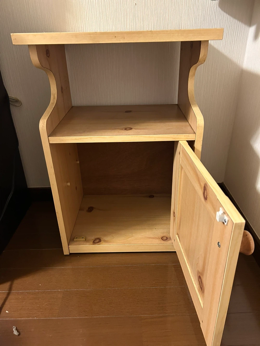 木製キャビネットの写真2枚目
