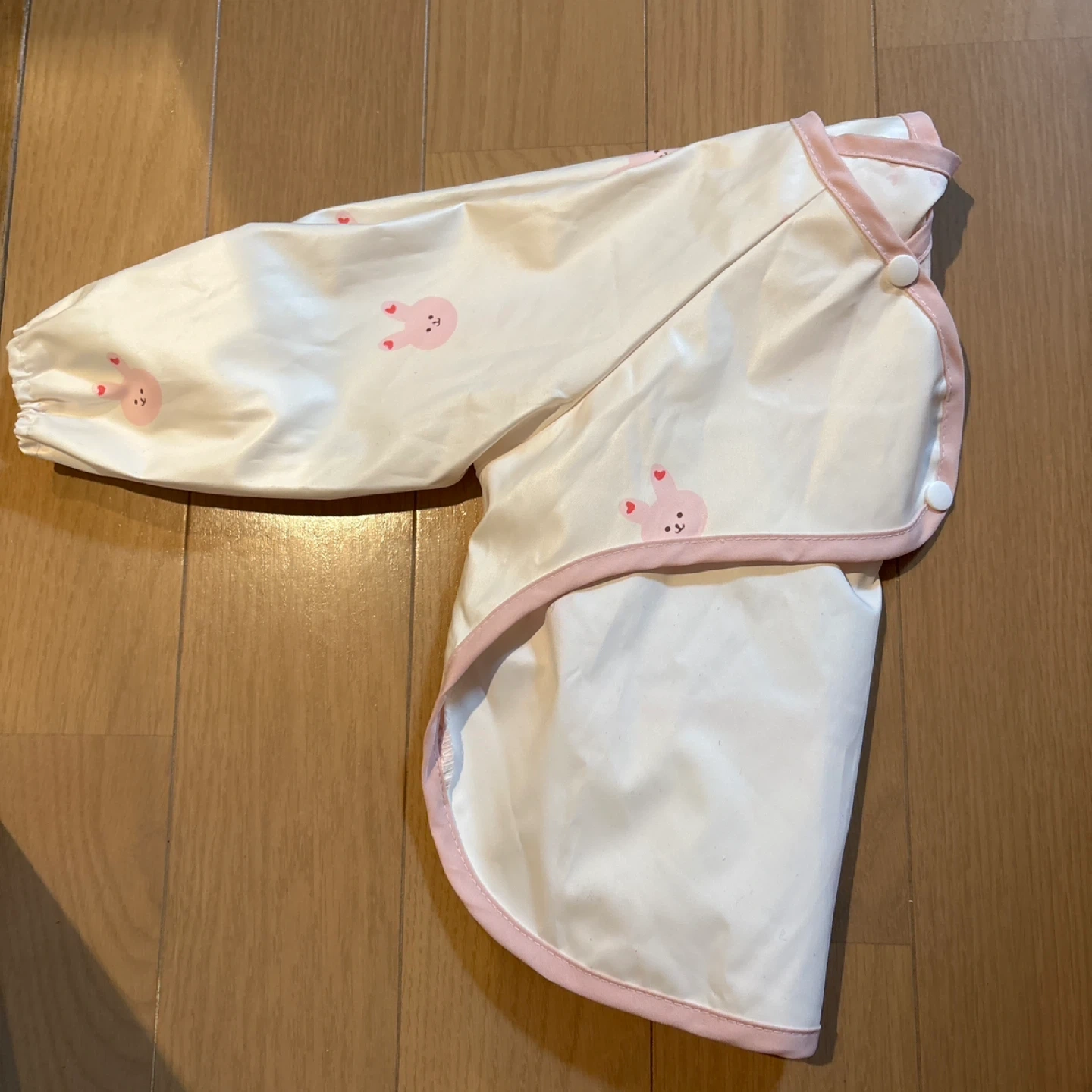 袖付き食事エプロン ピンクうさぎ柄 サイズSの写真4枚目
