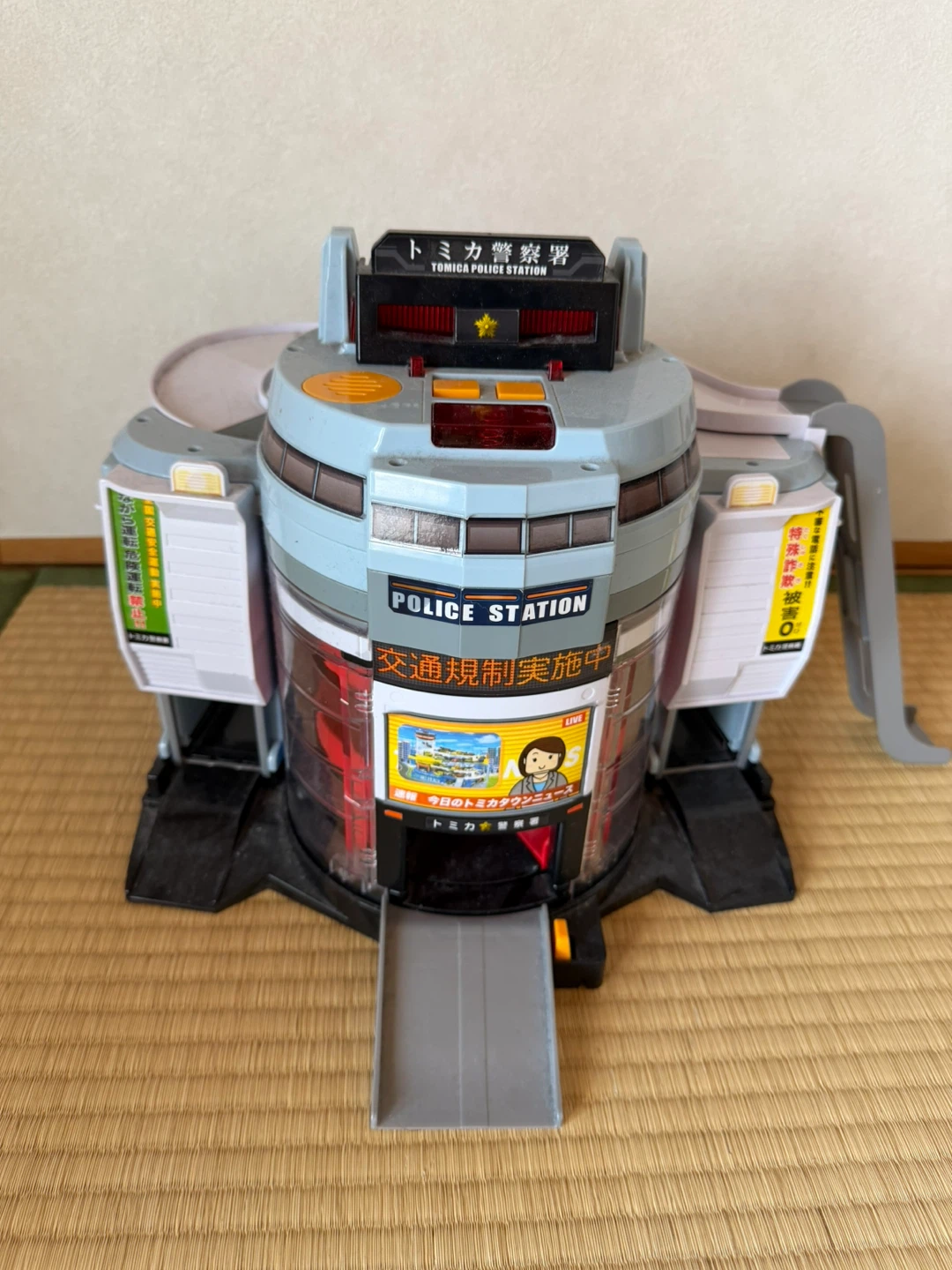 【トミカ】タカラトミー DXポリスステーションの写真2枚目