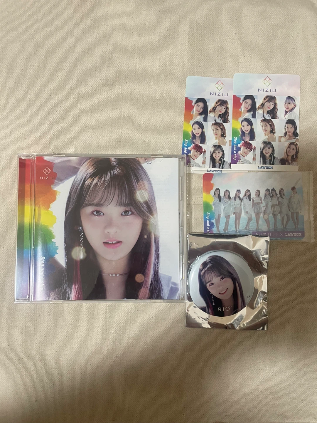 NiziU リオ 缶バッジ CD