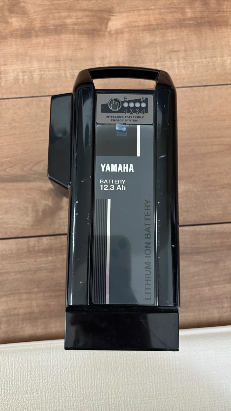 ヤマハ 電動自転車用バッテリーと充電器セットの写真2枚目