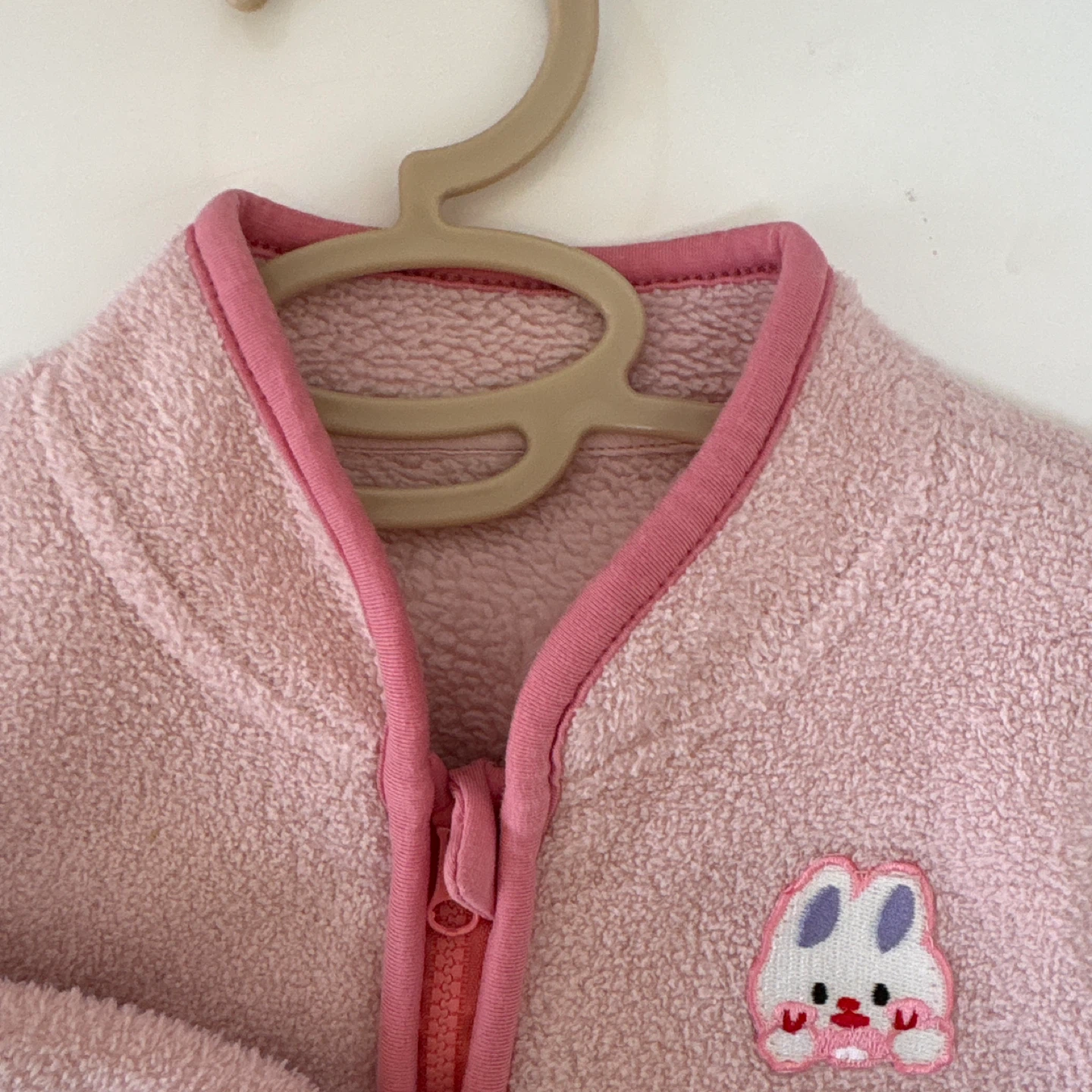 うさぎ刺繍 フリースジャケット ピンクの写真3枚目