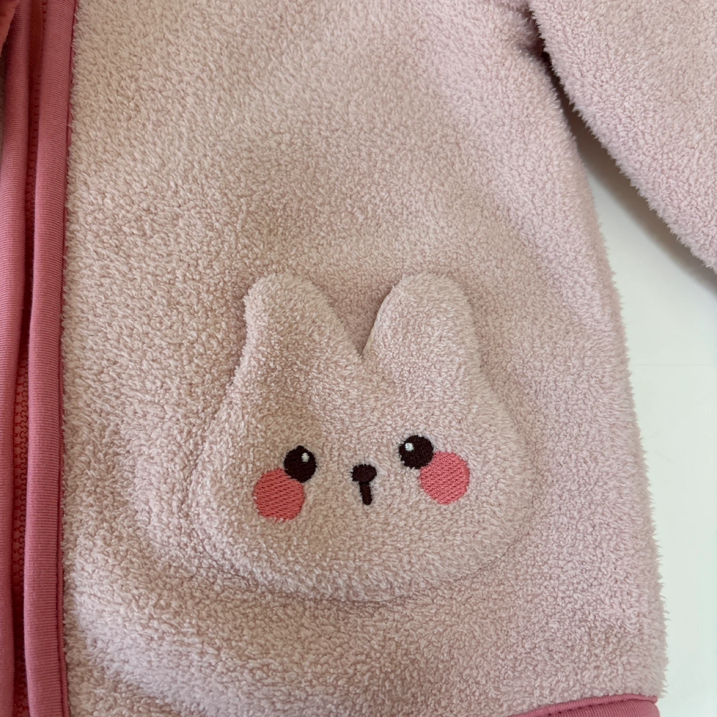 うさぎ刺繍 フリースジャケット ピンクの写真2枚目
