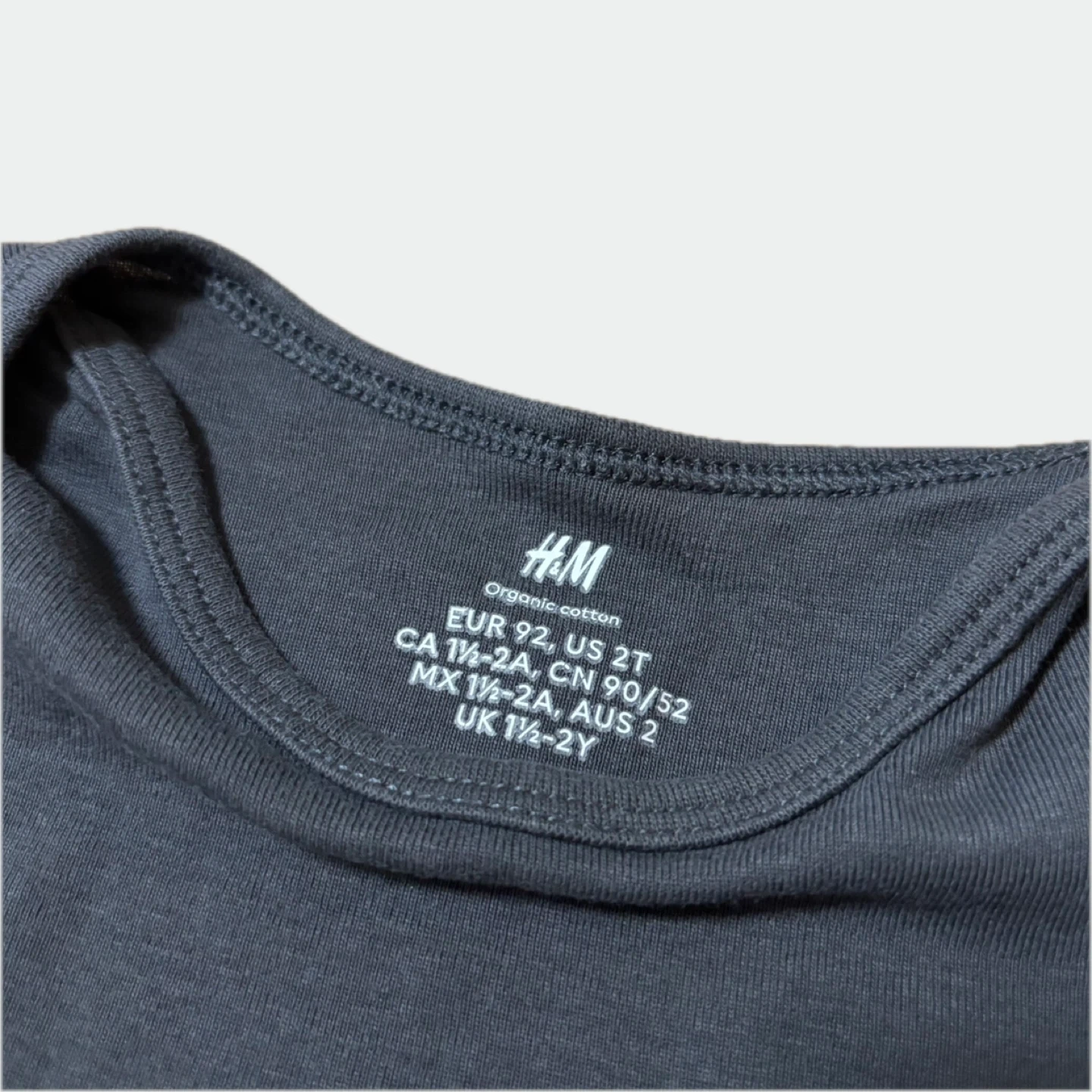 【美品】H&M ベビー 長袖ボディスーツ 2枚セット 90cmの写真2枚目