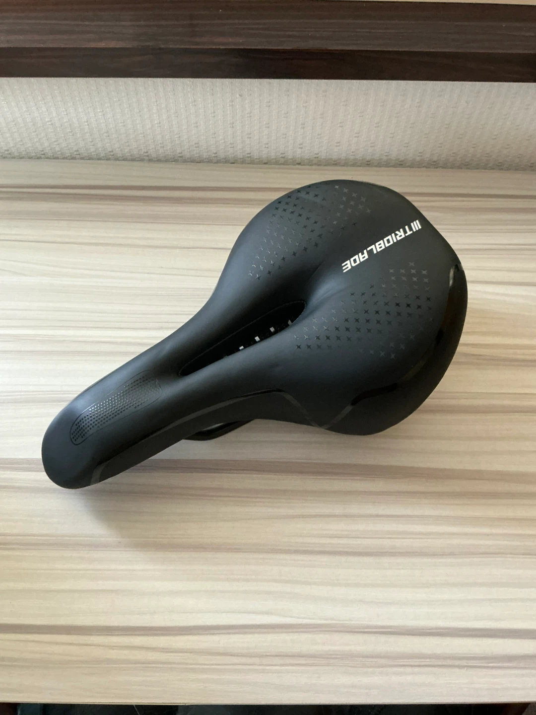 TRIOBLADE 自転車サドル 黒