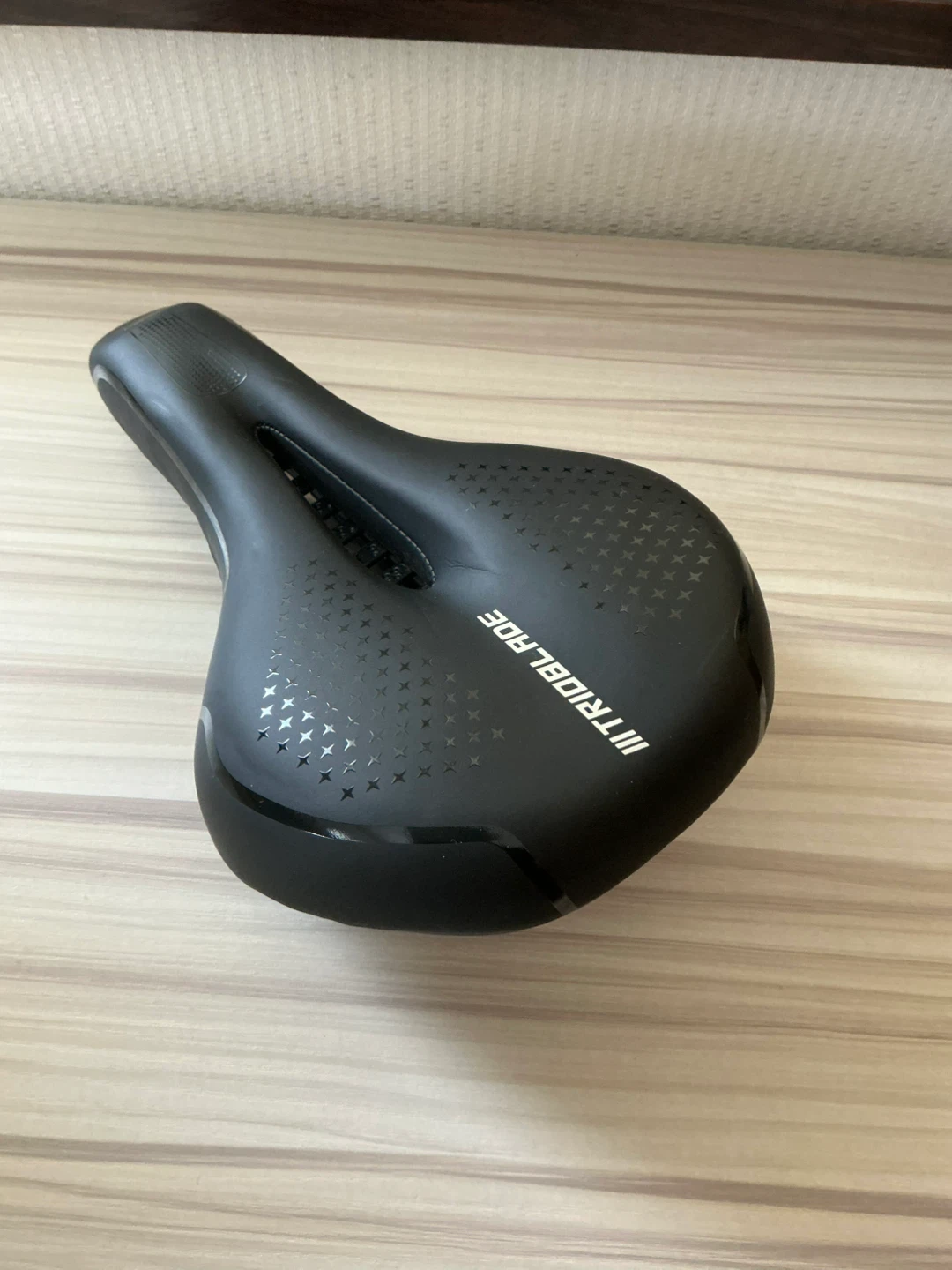 TRIOBLADE 自転車サドル 黒の写真2枚目
