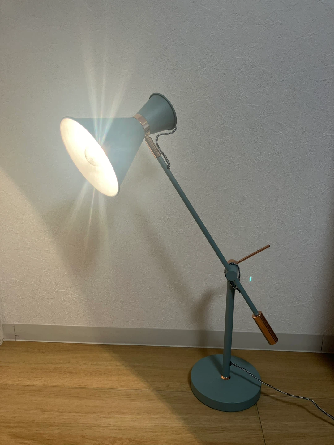 【美品】Francfranc（フランフラン）スタンドライト　デスクライト　レトロ　電球　間接照明　蛍光灯　ピクサー