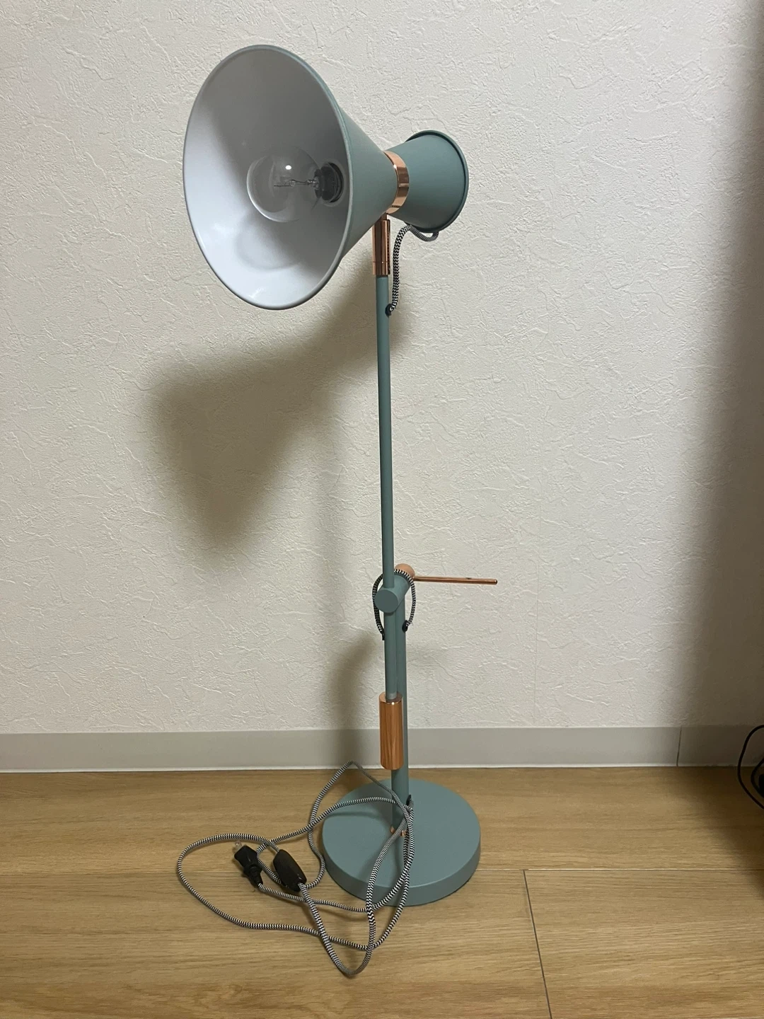 【美品】Francfranc(フランフラン)スタンドライト デスクライト レトロ 電球 間接照明 蛍光灯 ピクサーの写真3枚目