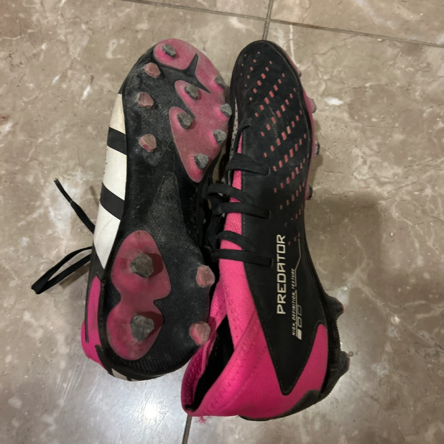 adidas Predator サッカーシューズ ブラック/ピンクの写真4枚目