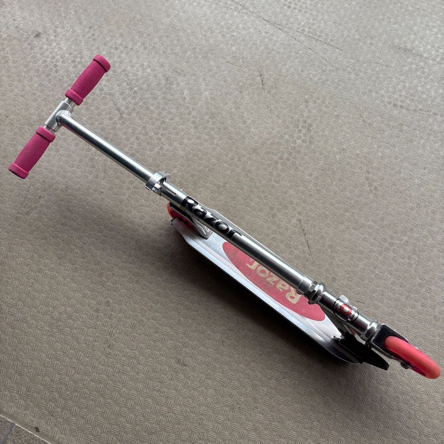 Razor キックスクーター ピンクの写真4枚目