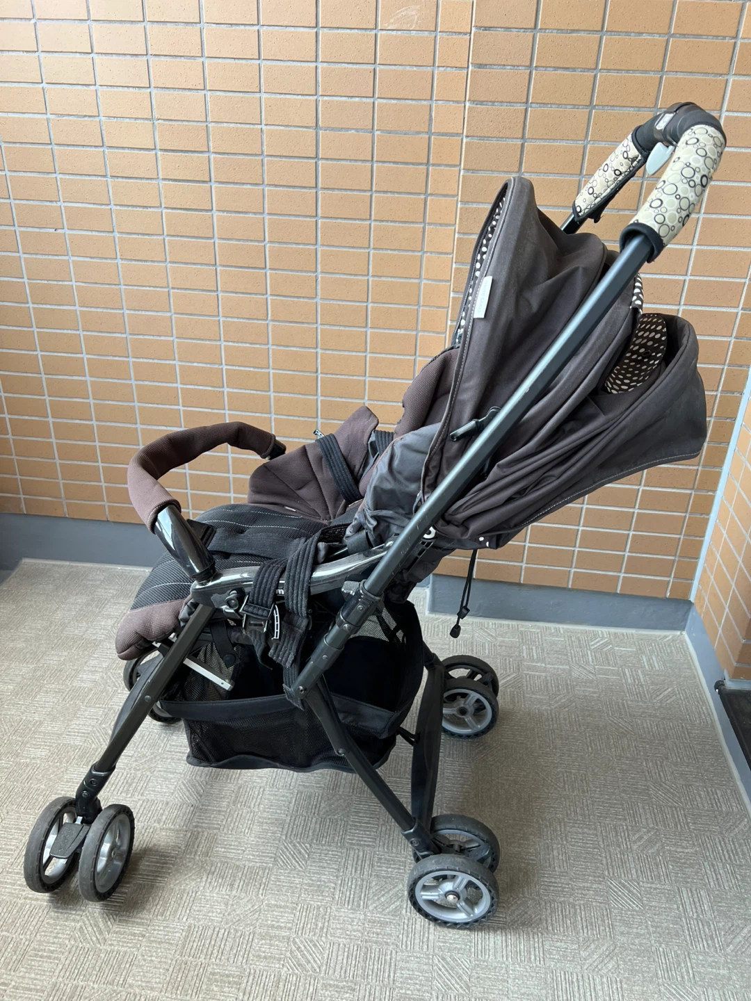 コンビ  a型ベビーカー 雨用カバー付きの写真3枚目
