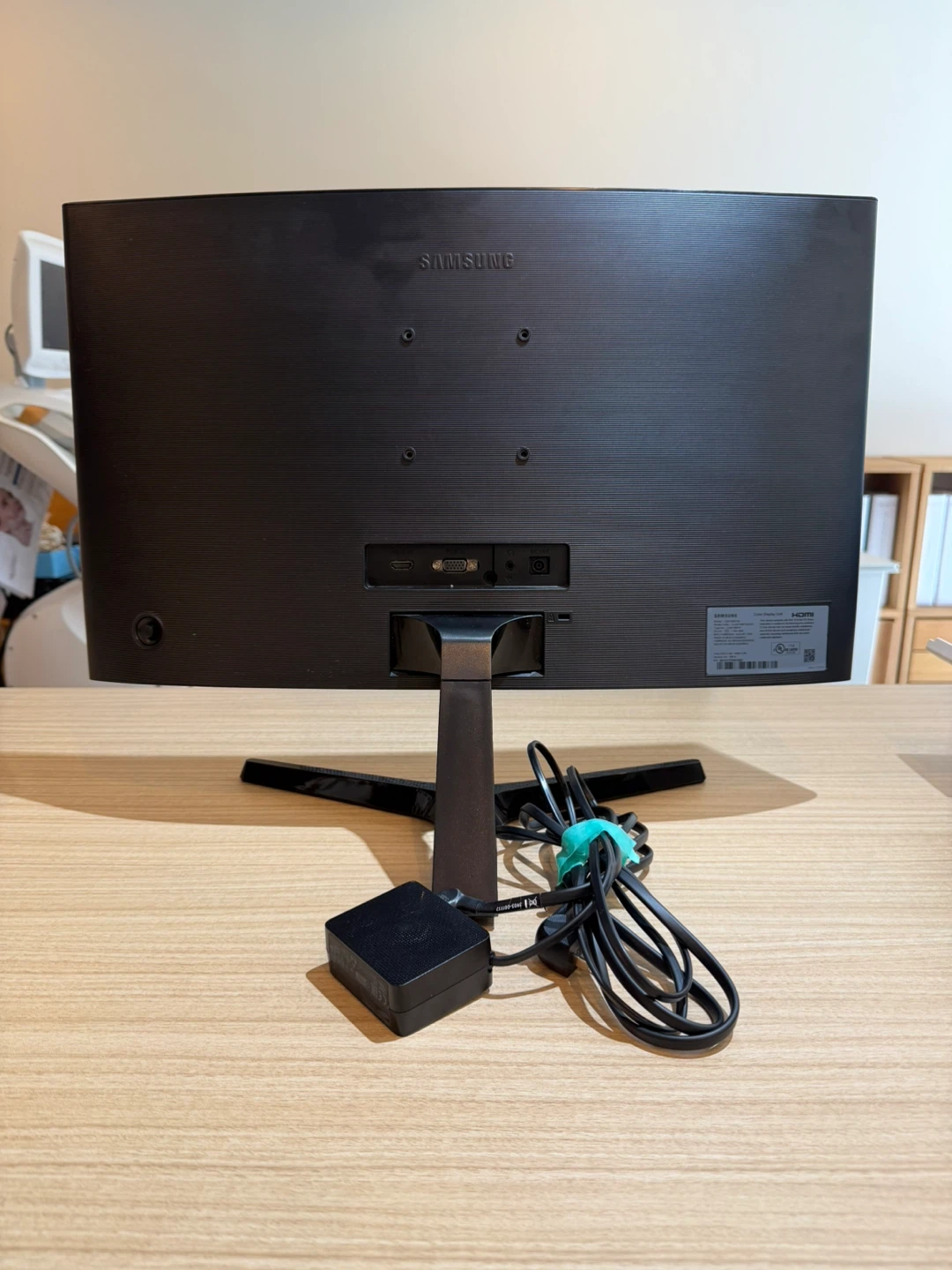 サムスン PCモニター C24F396FHN 24インチの写真2枚目