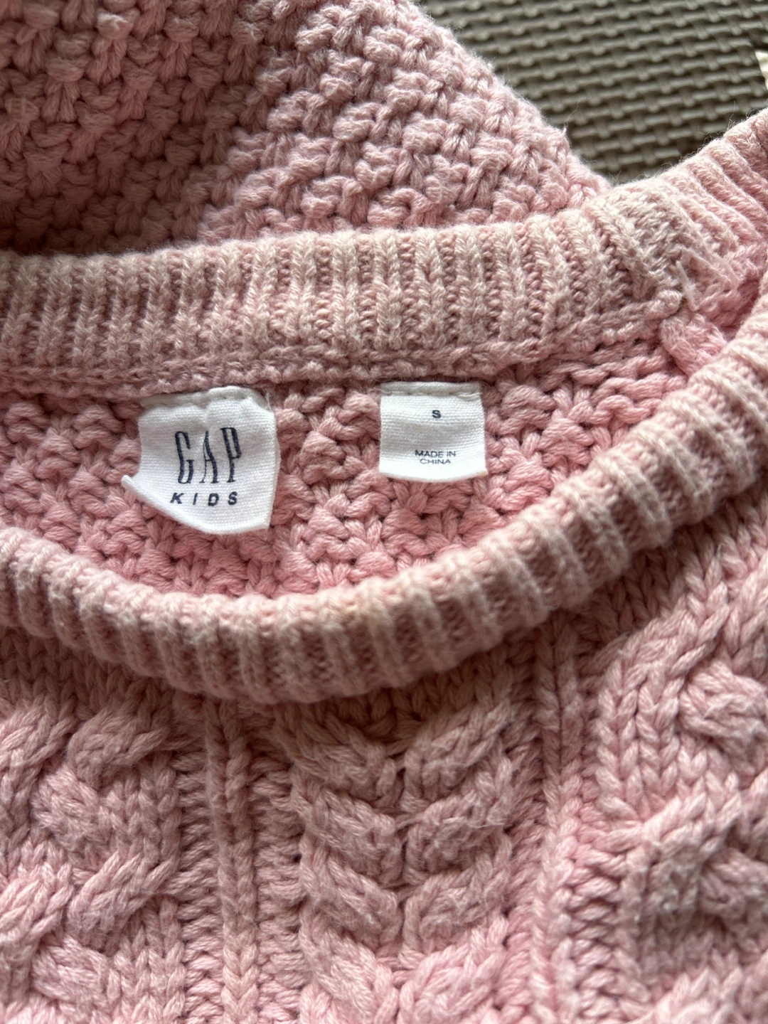 ギャップ キッズ ケーブルニット ピンク Sサイズの写真3枚目