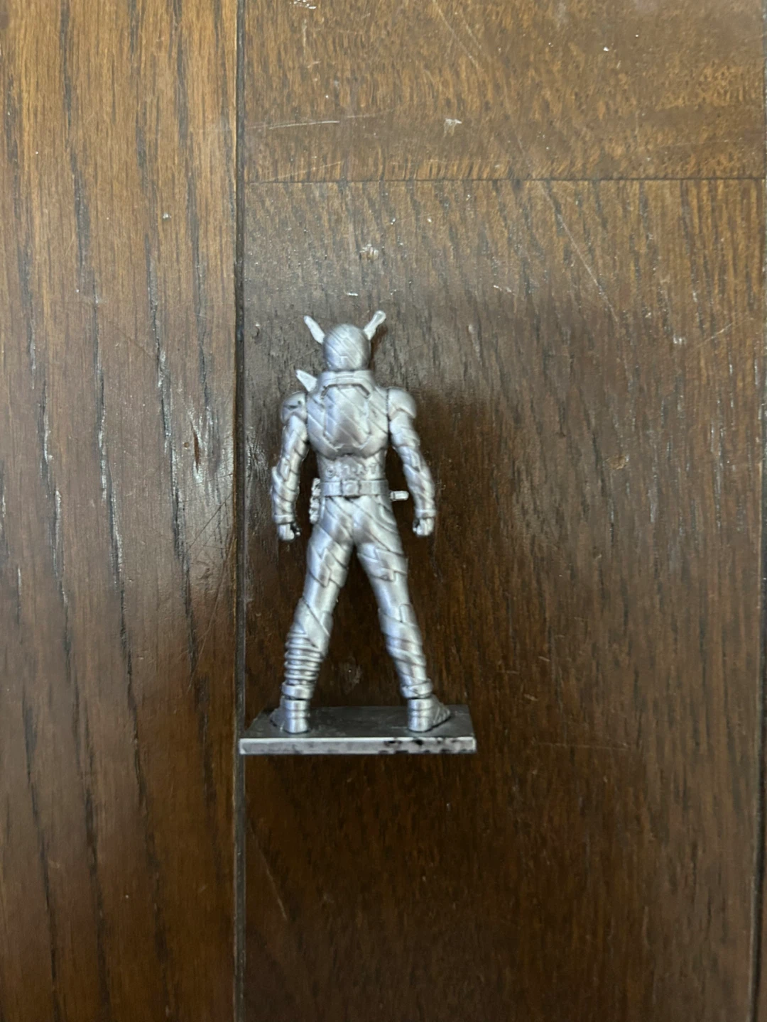 仮面ライダー フィギュア ミニチュア　仮面ライダーガヴ フィギュア シルバー 食玩 チョコおまけの写真2枚目