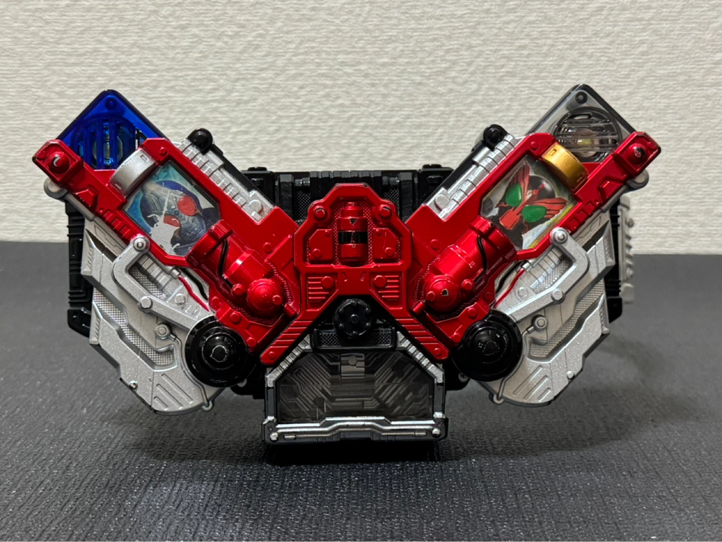 DXダブルドライバー 仮面ライダーW 変身ベルト バンダイ 仮面ライダーセイバー 缶ケース 小物入れの写真2枚目