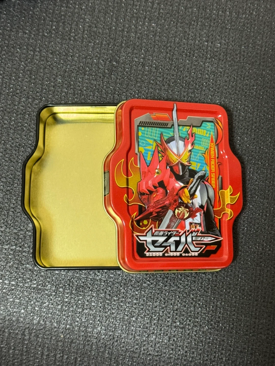 DXダブルドライバー 仮面ライダーW 変身ベルト バンダイ 仮面ライダーセイバー 缶ケース 小物入れの写真6枚目
