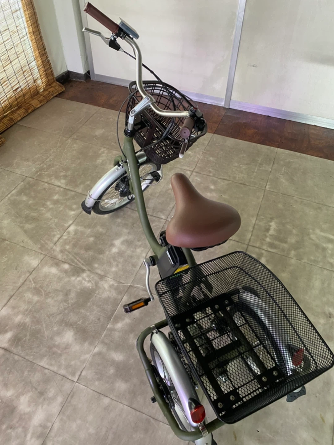 電動アシスト三輪自転車