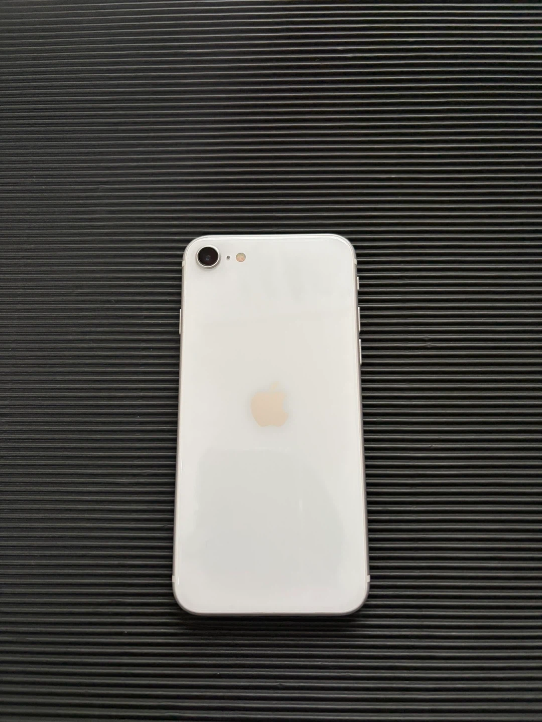 iPhone SE2 256GBの写真2枚目