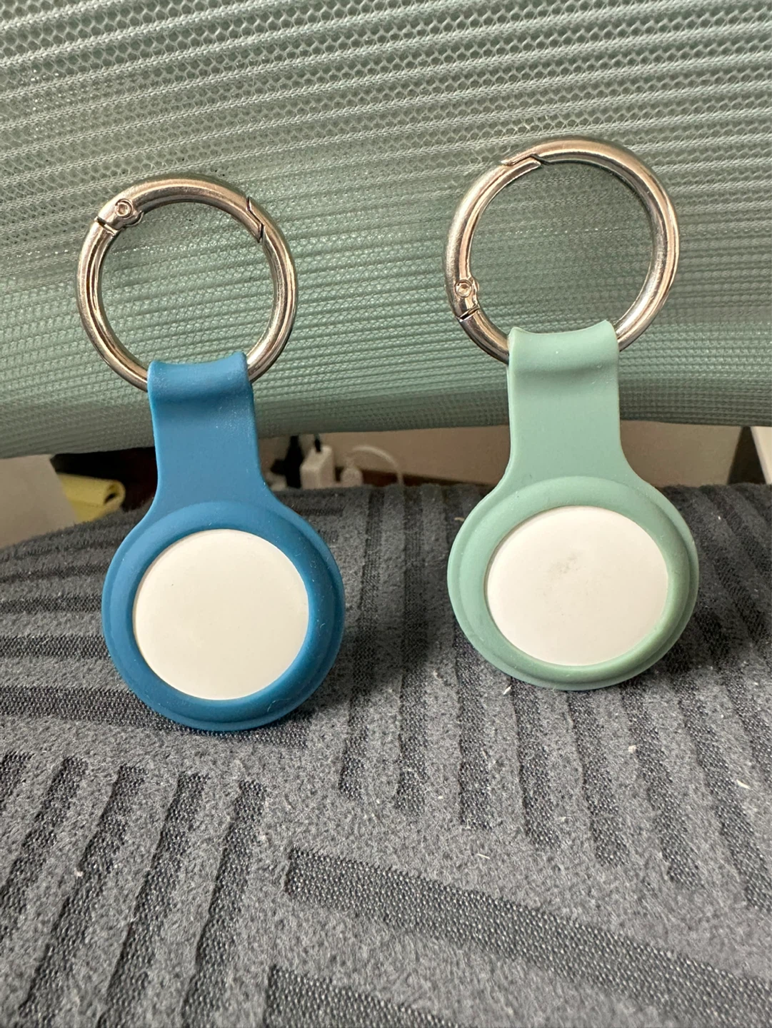 アップル AirTag 2個セット ケース付きの写真2枚目