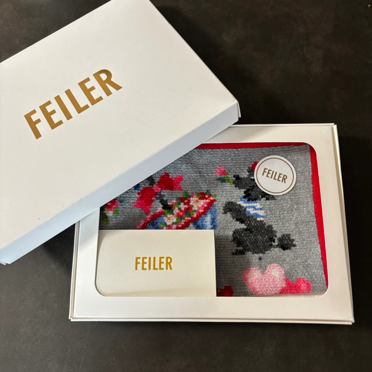 【新品】ギフト用　フェイラー ハンカチ 箱付きの写真3枚目