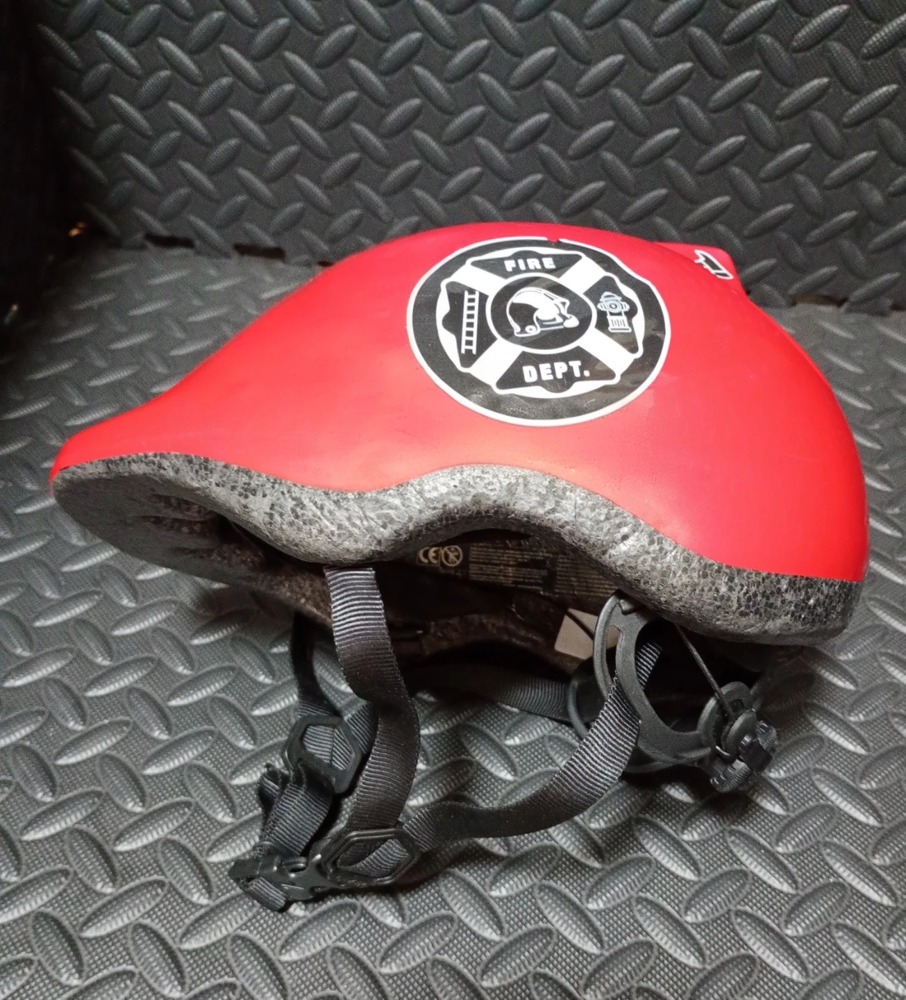 【子供の安全を！】レイザー  自転車用ヘルメット（子供用） 赤　46cm〜52cmの写真2枚目