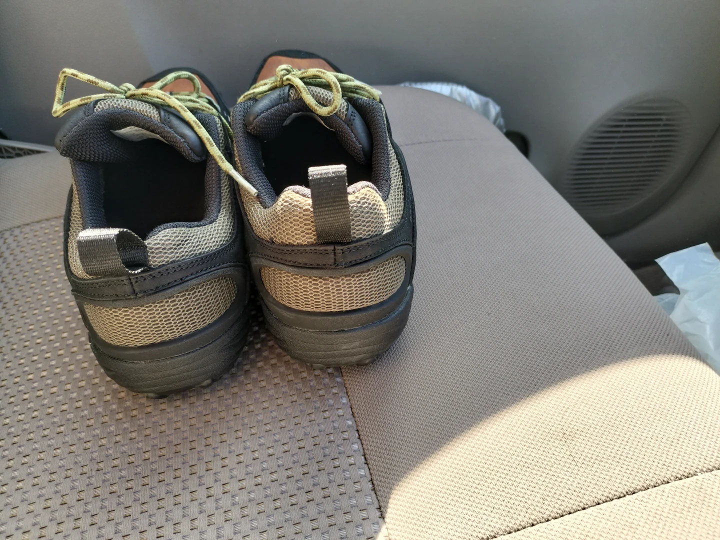メレル アウトドアシューズ 茶黒の写真3枚目