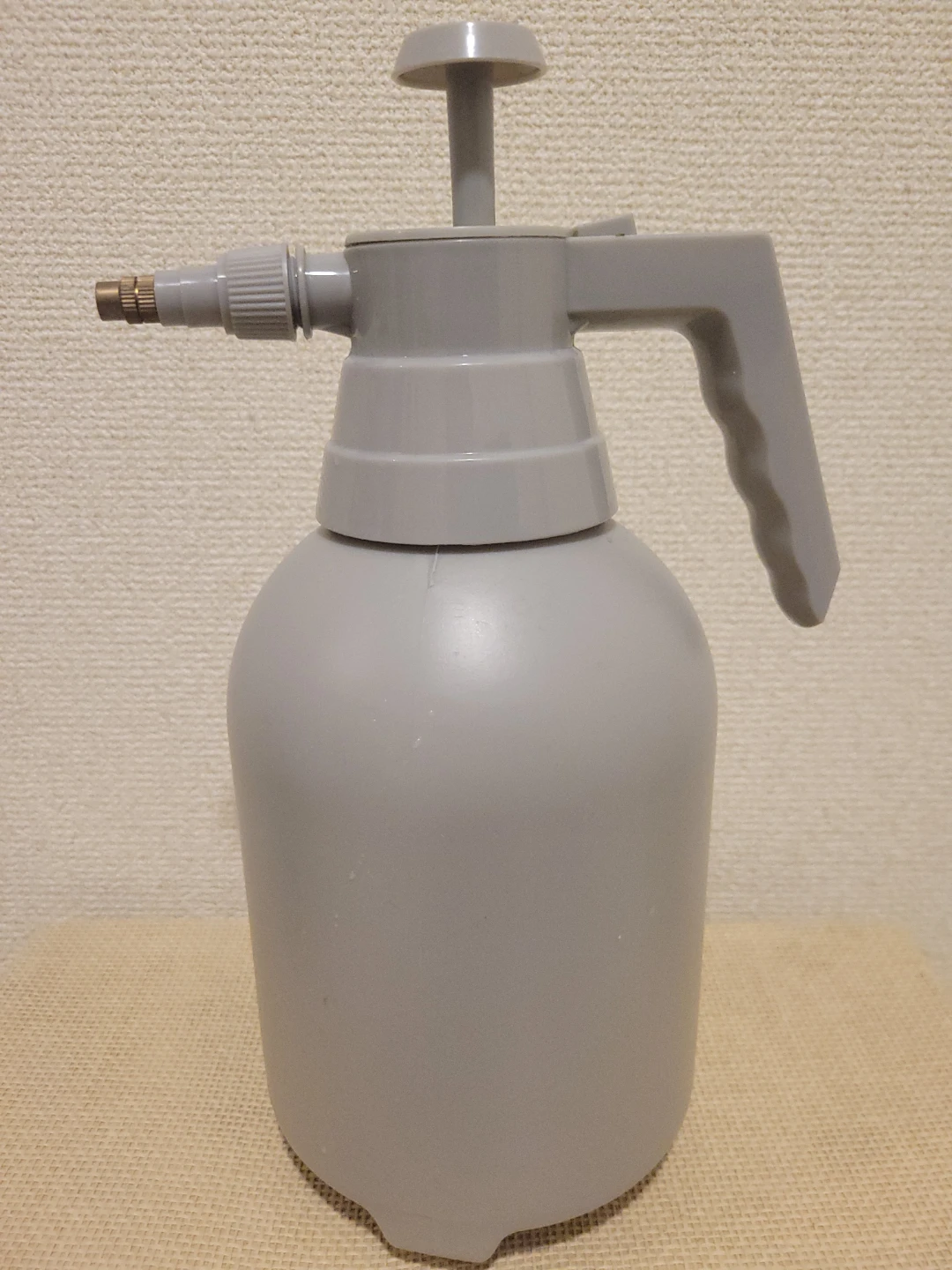 圧縮式スプレーボトル