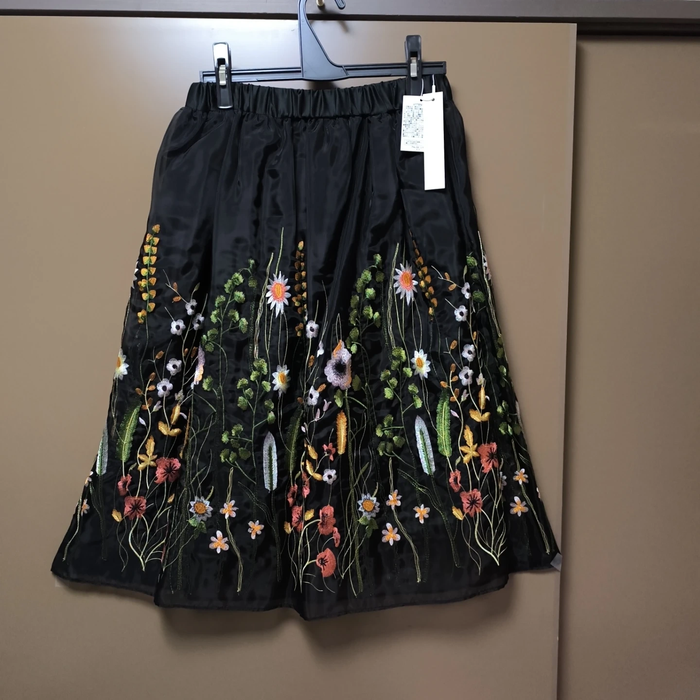 新品タグ付きディスコート 花柄刺繍スカート