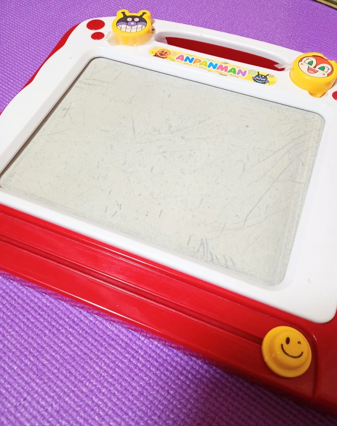 【たくさん書いて描いて、らくがきしちゃおう】アンパンマン おえかきボードの写真2枚目