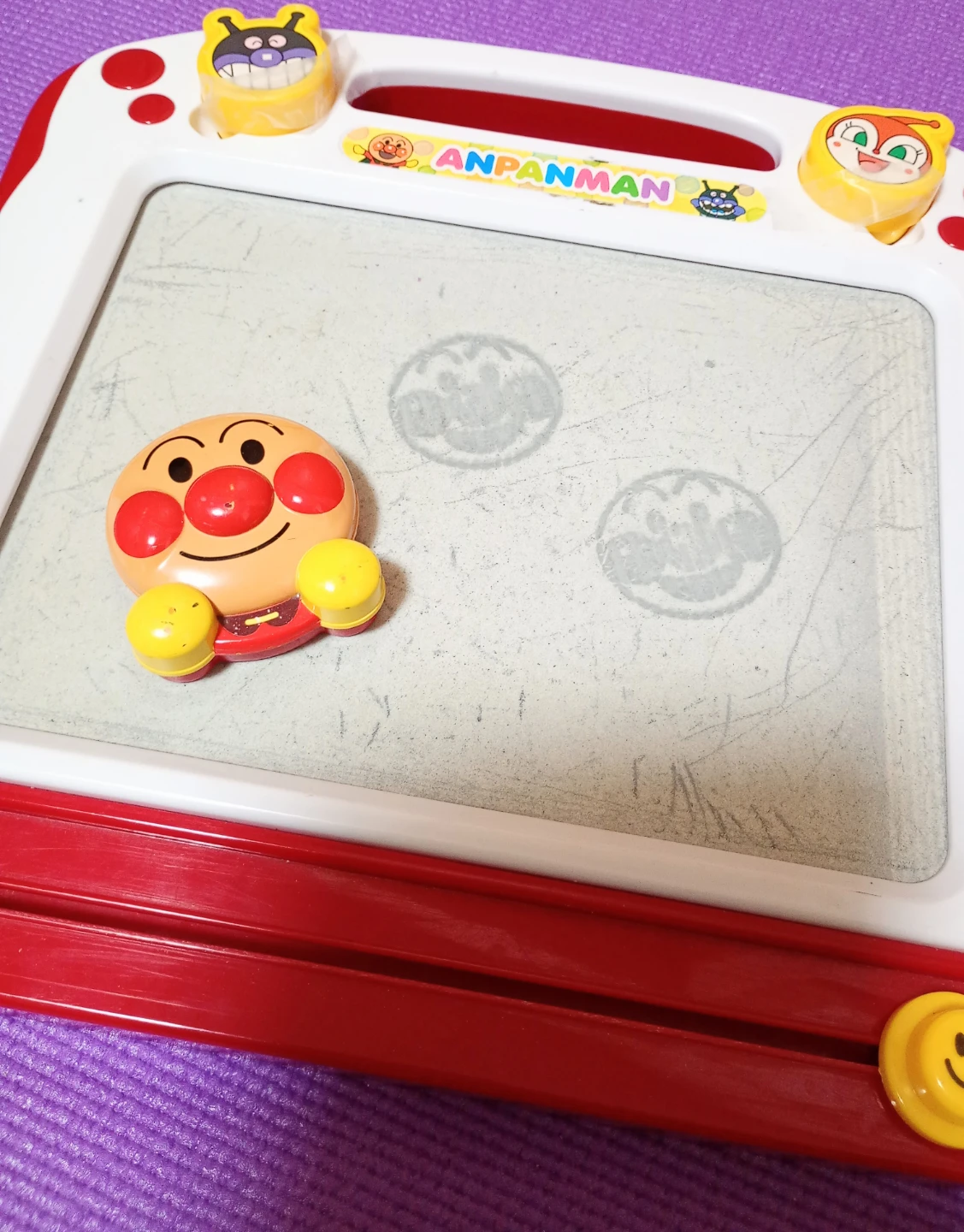 【たくさん書いて描いて、らくがきしちゃおう】アンパンマン おえかきボードの写真4枚目