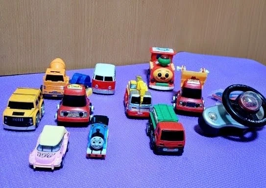【おもちゃの車で遊んだあとは、子供でも簡単にいれるだけのカバンへ】おもちゃの車 まとめ売り/カバン付きの写真2枚目