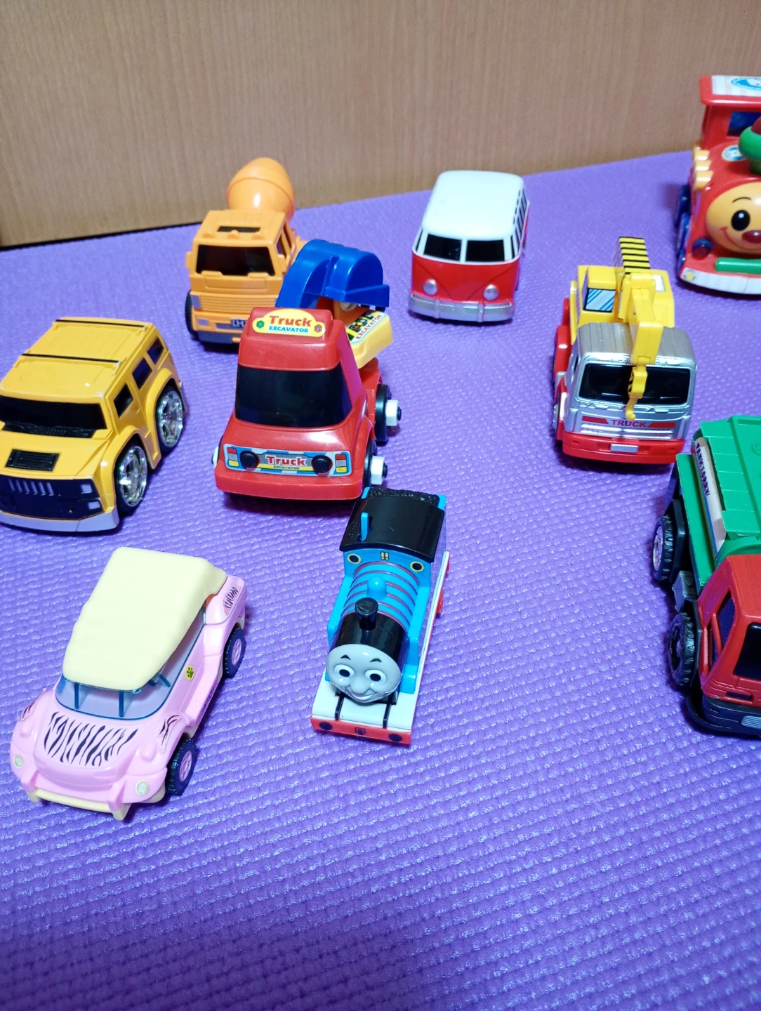 【おもちゃの車で遊んだあとは、子供でも簡単にいれるだけのカバンへ】おもちゃの車 まとめ売り／カバン付きの写真3枚目