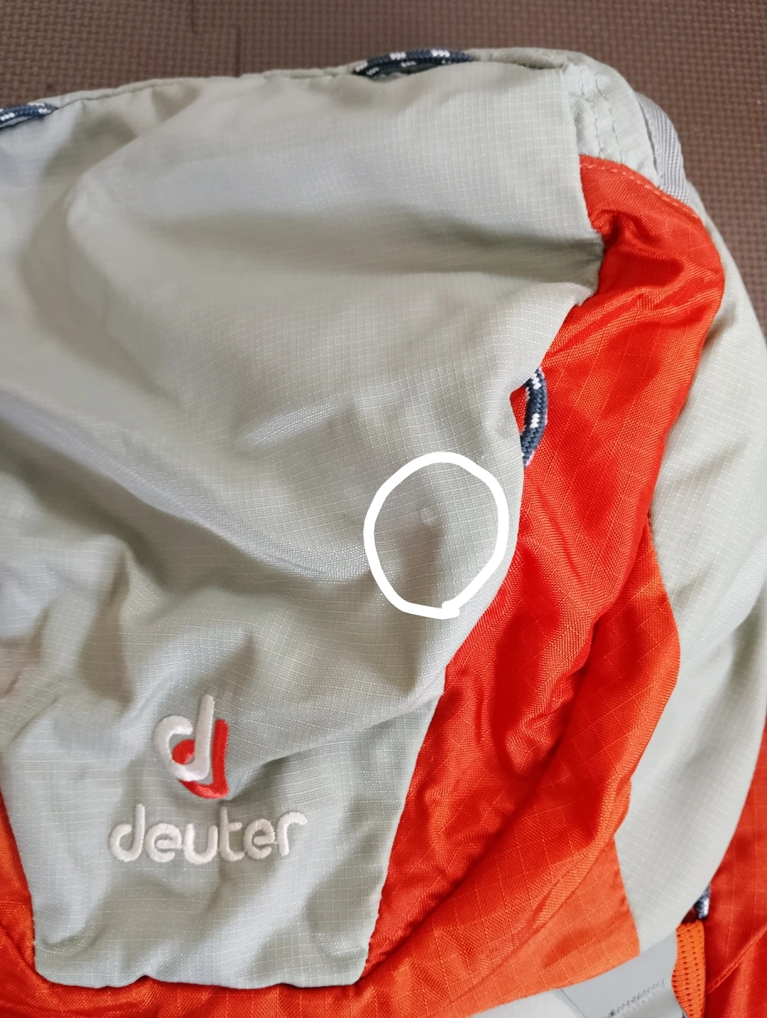 deuter ACT lite リュック 35+10 SL オレンジの写真2枚目
