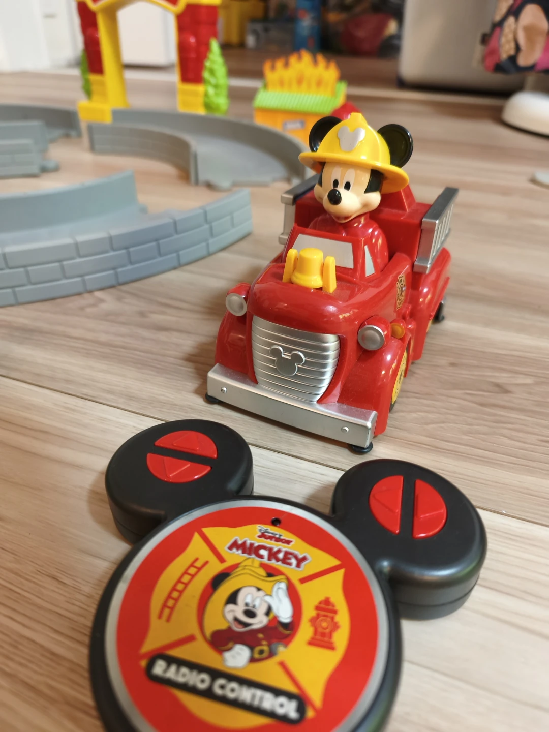 ディズニー ミッキー ラジコン 消防署 おもちゃの写真2枚目