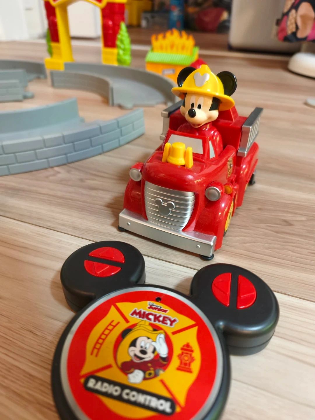 ディズニー ミッキー ラジコン 消防署 おもちゃの写真2枚目