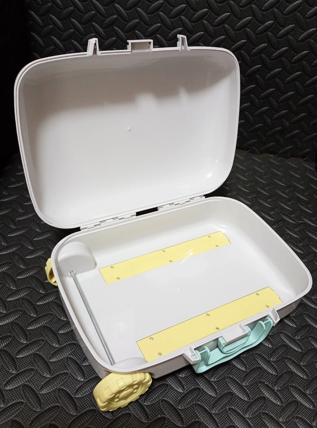 【おままごとキッチンセットをご購入の方にプレゼントします】キッズ用 キャリーケースの写真4枚目