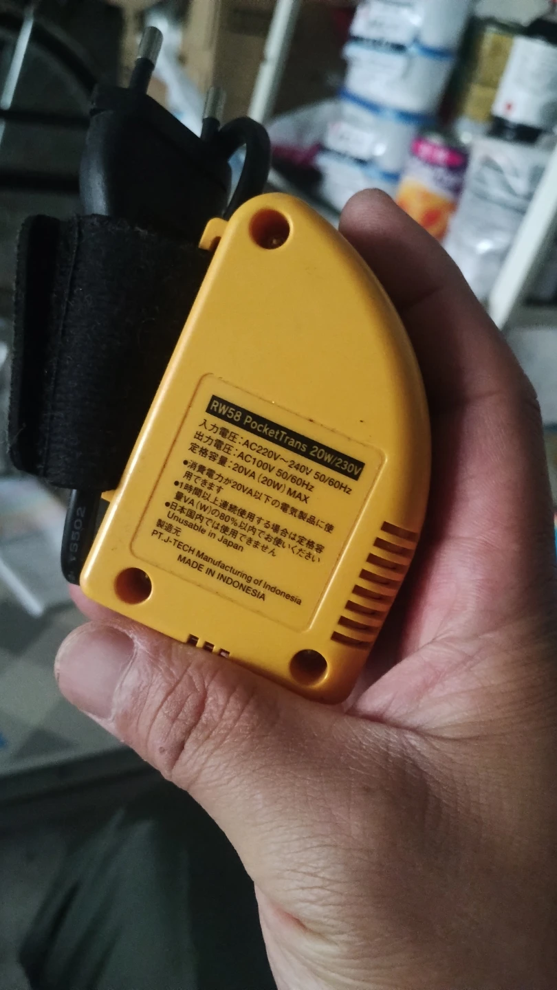 ロードウォーリア Pocket Trans 20W/230V 変圧器の写真3枚目
