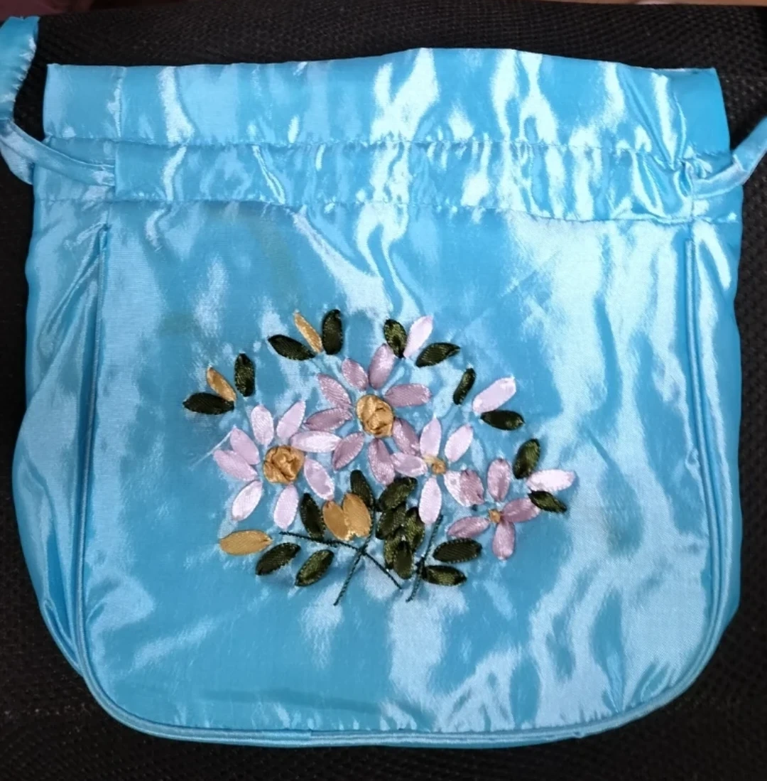 花刺繍 巾着袋 ライトブルー