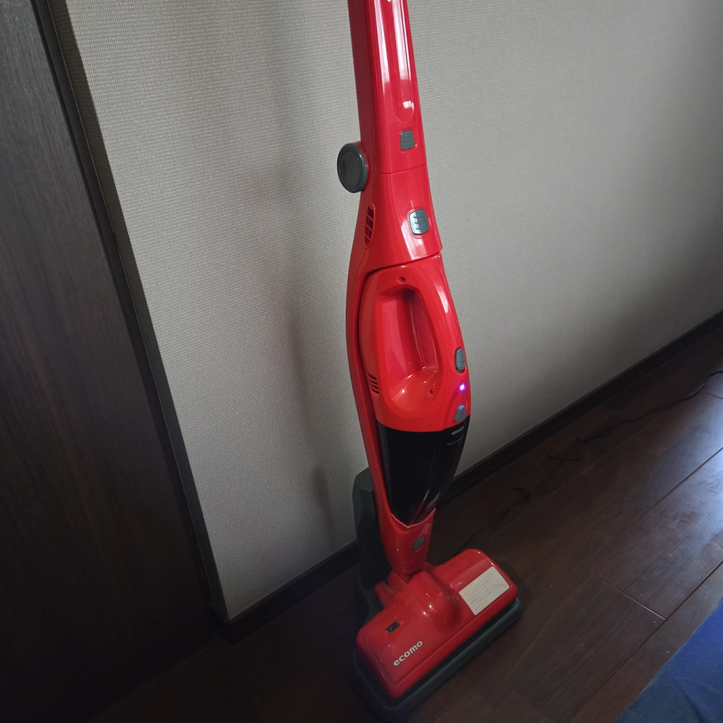 【ジャンク】エコモ ecomo スティッククリーナー 赤の写真2枚目