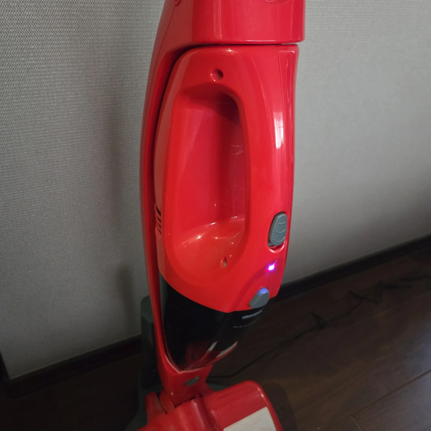 【ジャンク】エコモ ecomo スティッククリーナー 赤の写真3枚目