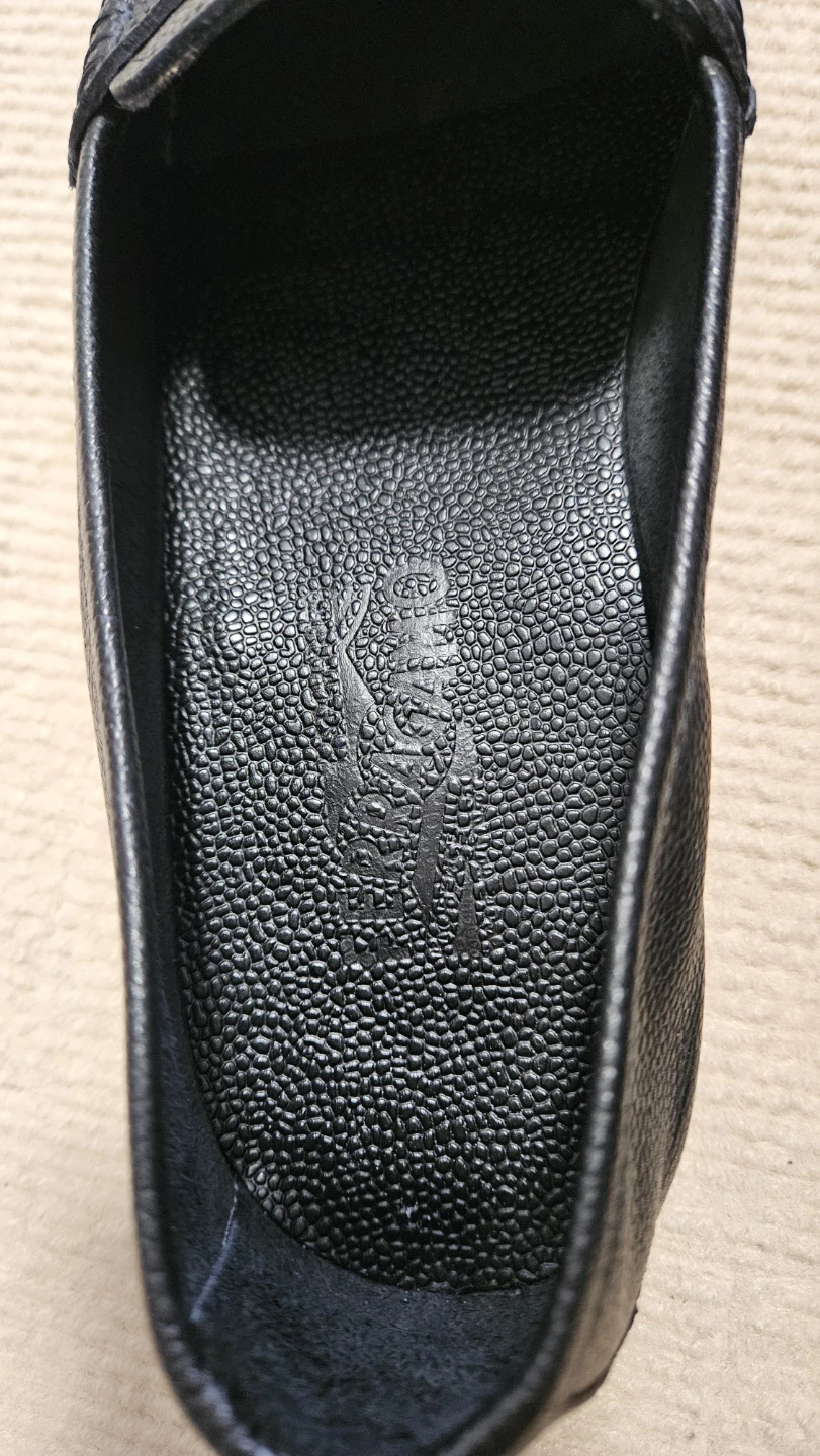 サルヴァトーレフェラガモ ローファー 黒 8.5EEの写真3枚目