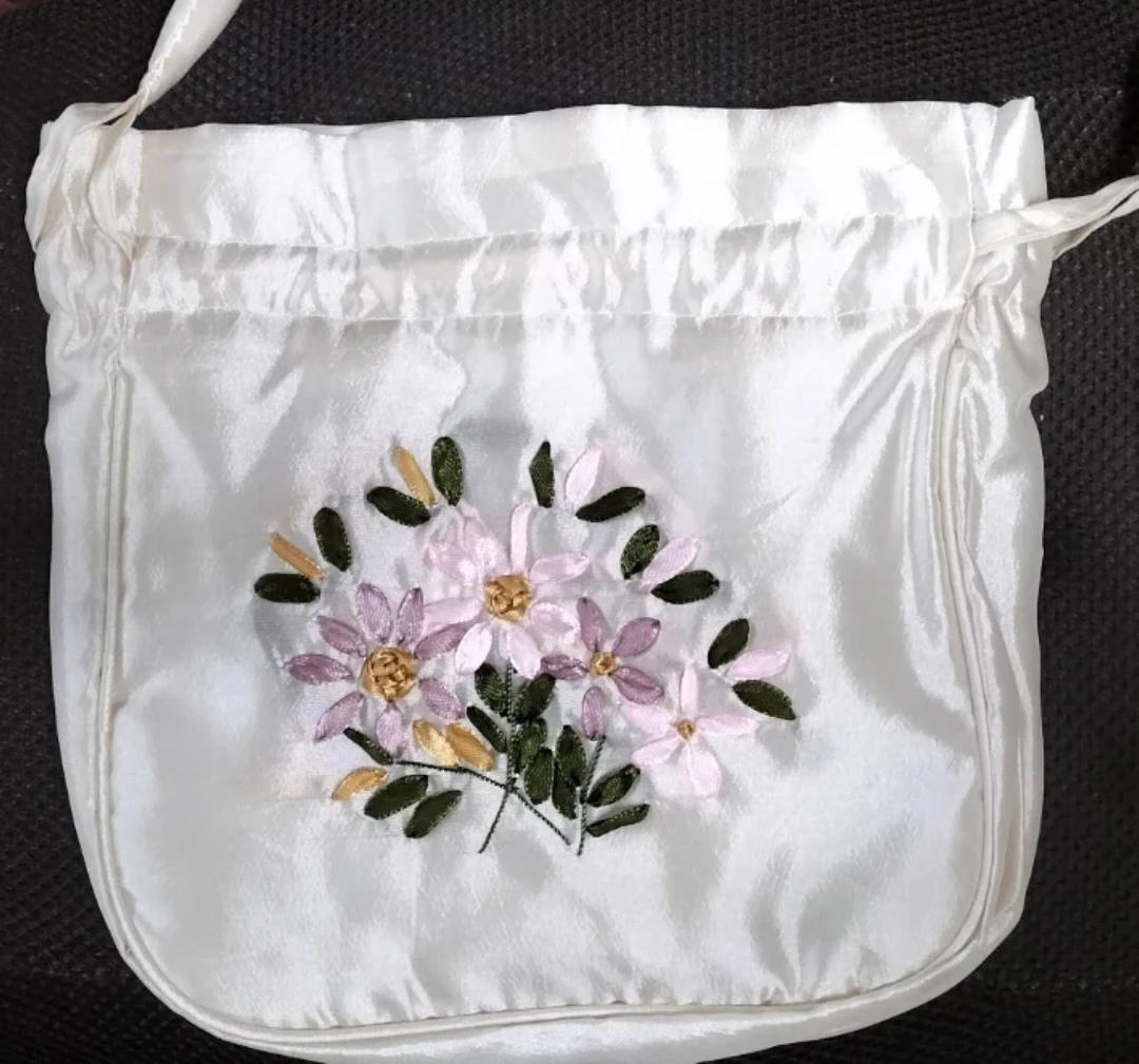 花柄刺繍 巾着袋 ホワイト