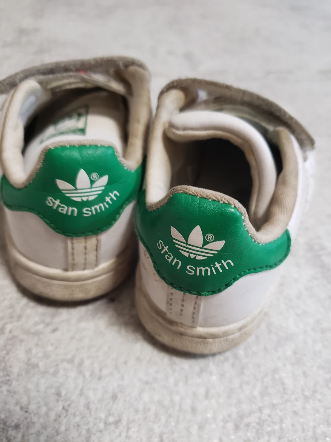 14 サイズadidas子供運動靴