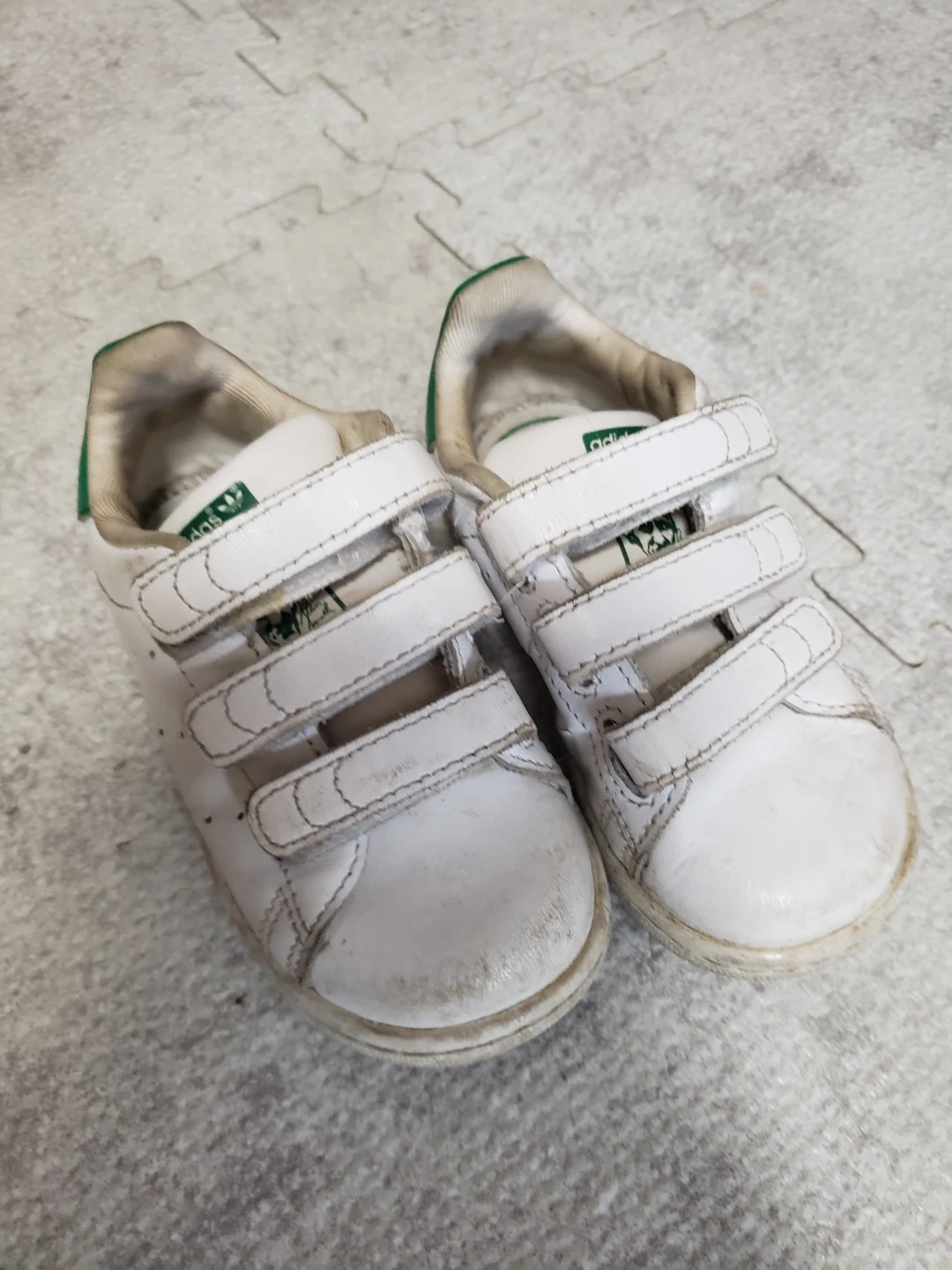 14 サイズadidas子供運動靴の写真2枚目