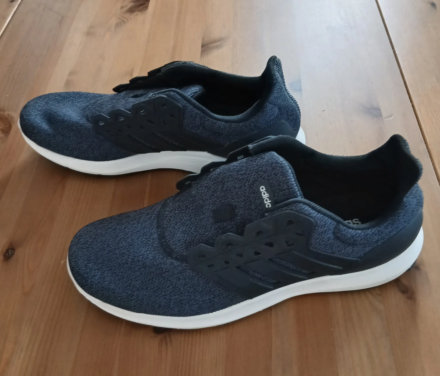adidas  アディダス　 ランニングシューズ 　　28.5