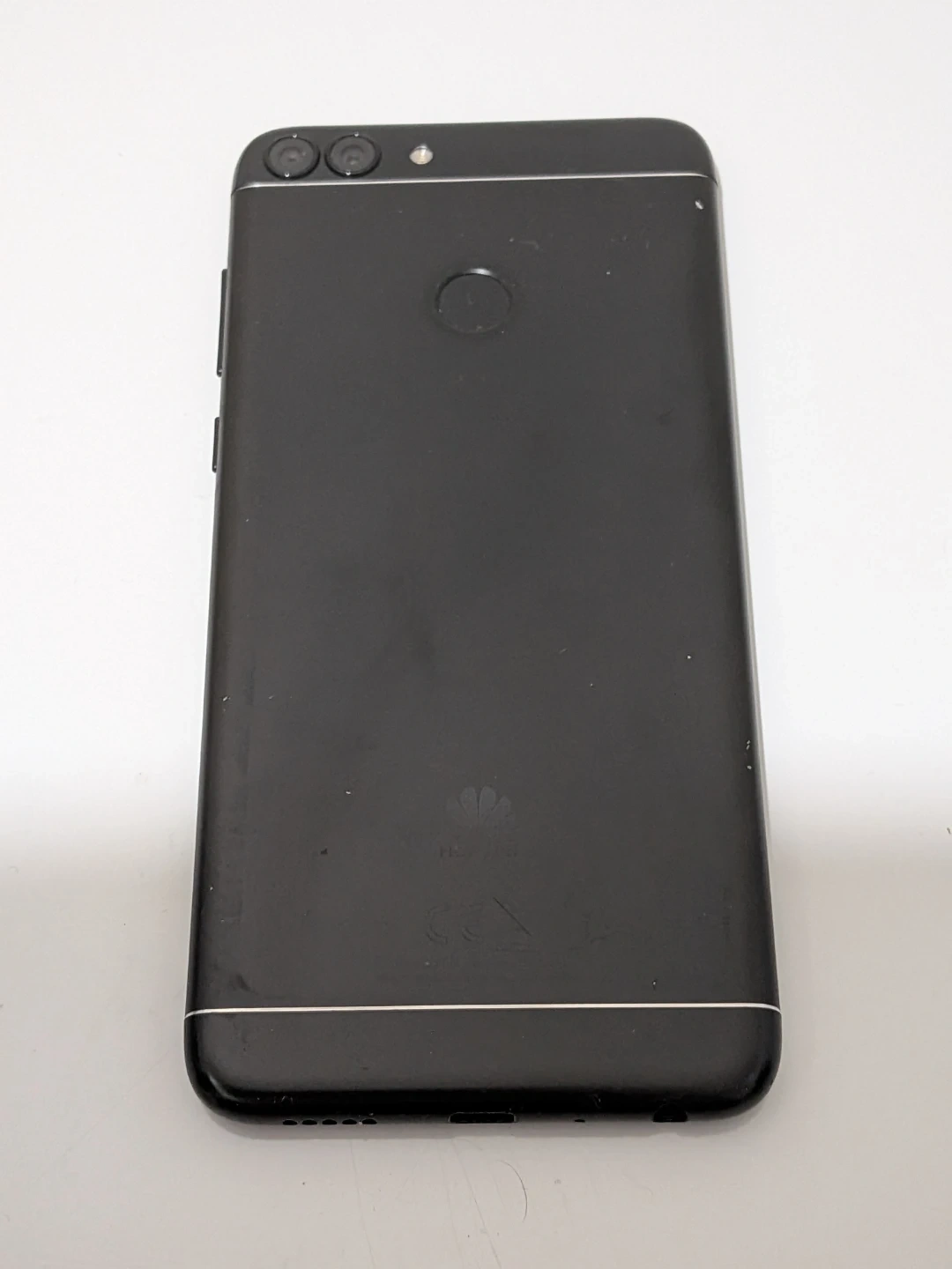 【5月中のみ出品!】Huawei novalite2本体(手帳型ケースと充電器付き)の写真2枚目