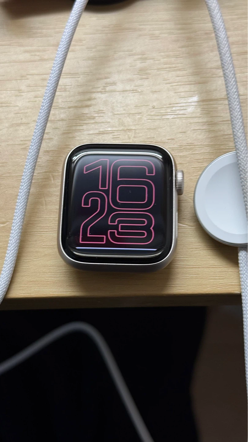 Apple Watch se3 40mm 新品　スターライトの写真2枚目