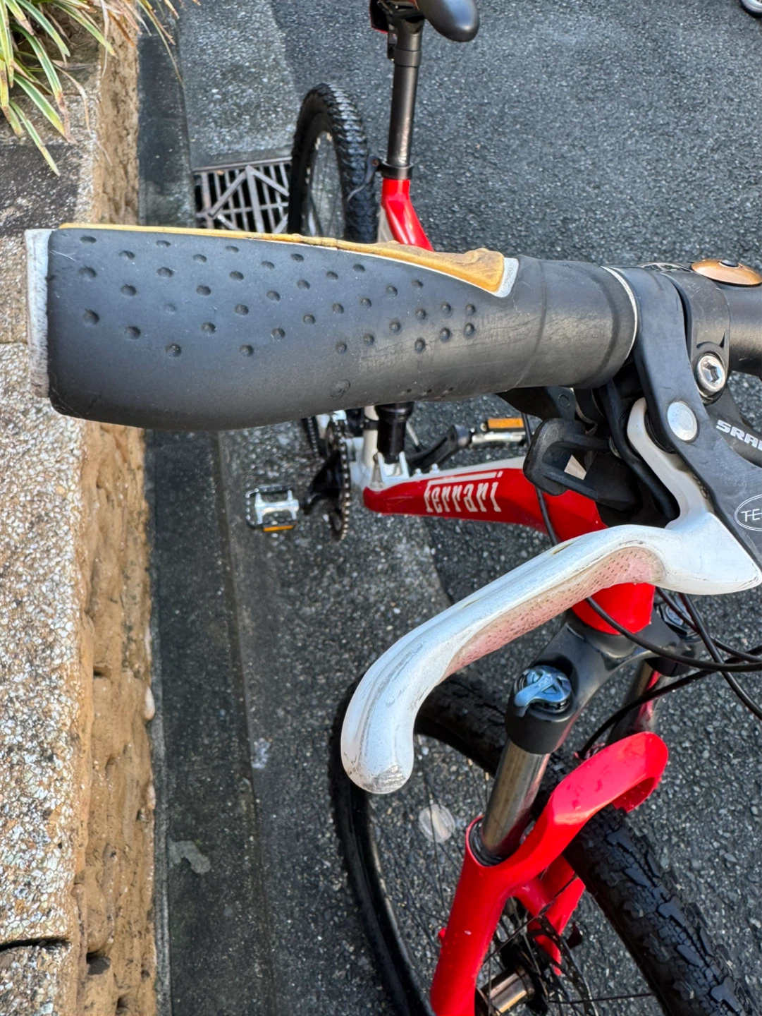 極美品　Ferrari ディスクブレーキ　マウンテンバイクの写真9枚目