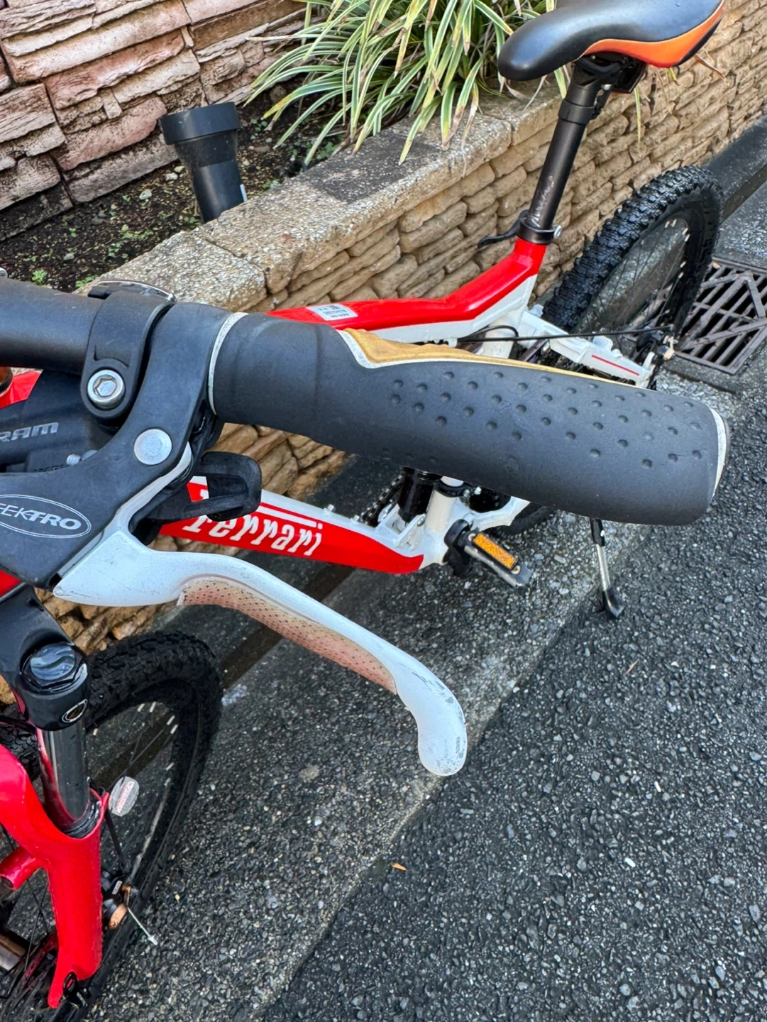 極美品 Ferrari ディスクブレーキ マウンテンバイクの写真10枚目