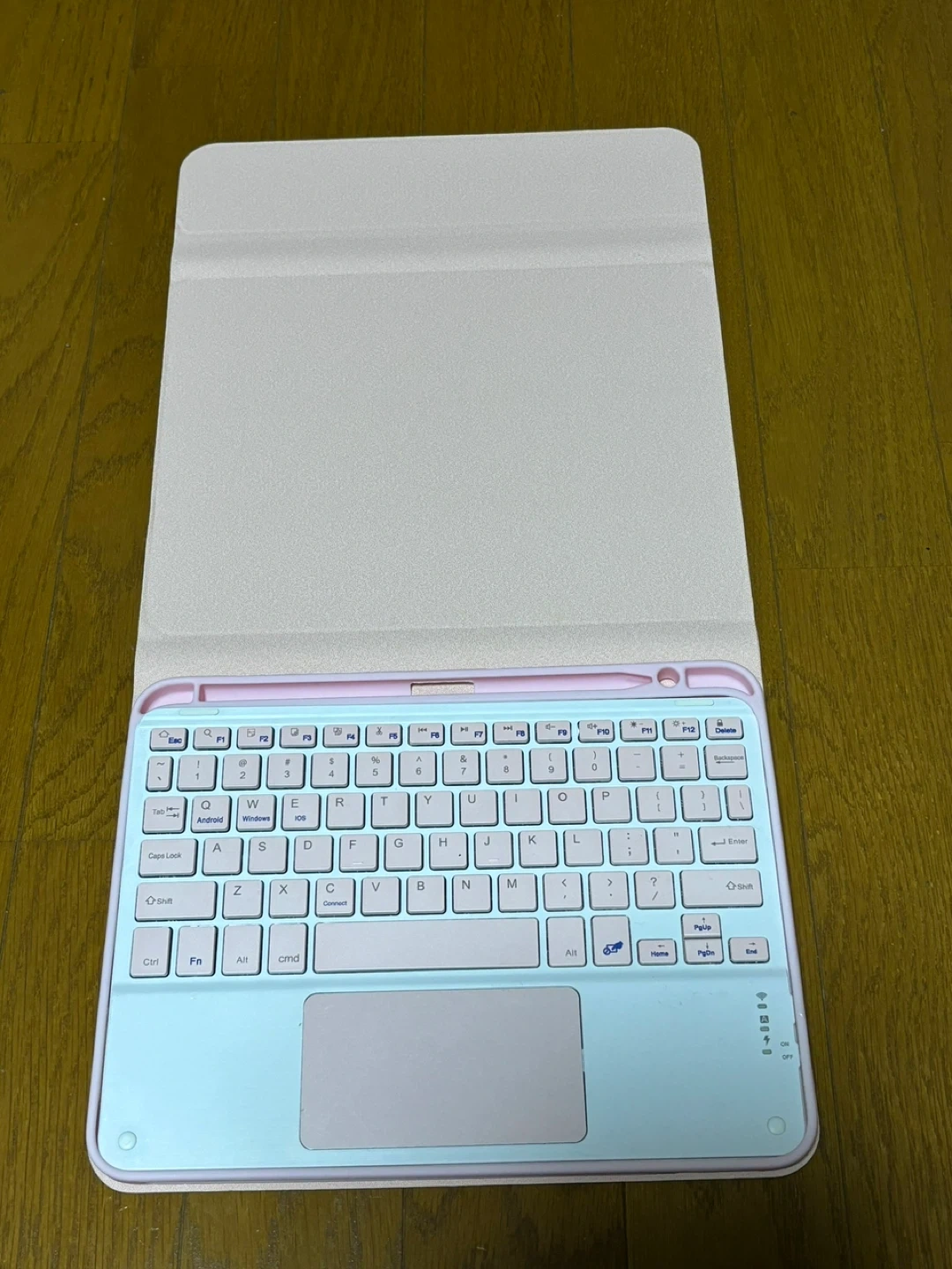 【新品未使用】iPad第10世代用 ワイヤレスキーボードケース